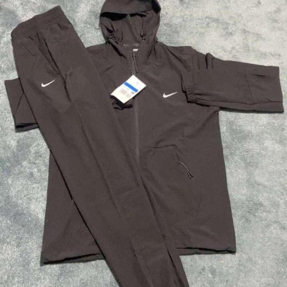 Nike Men's Black and Brown Tshirts
